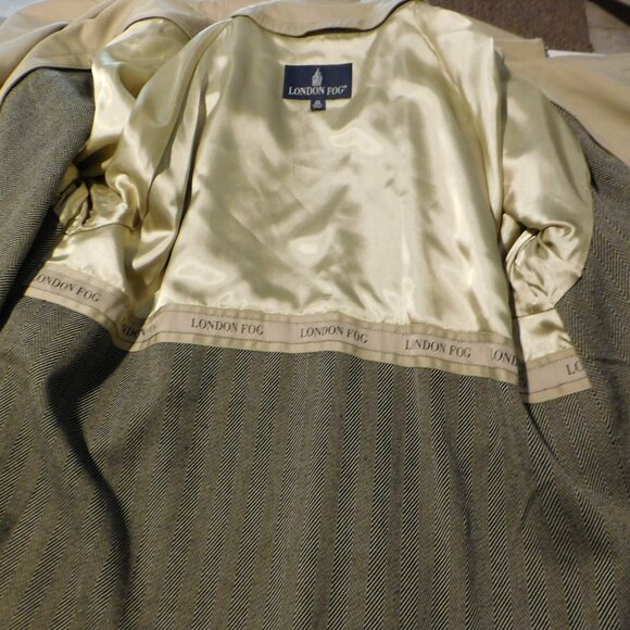 London Fog Khaki Double Breasted Trench Coat with Zip Out Liner 42 Reg Belted - Picture 3 of 15
